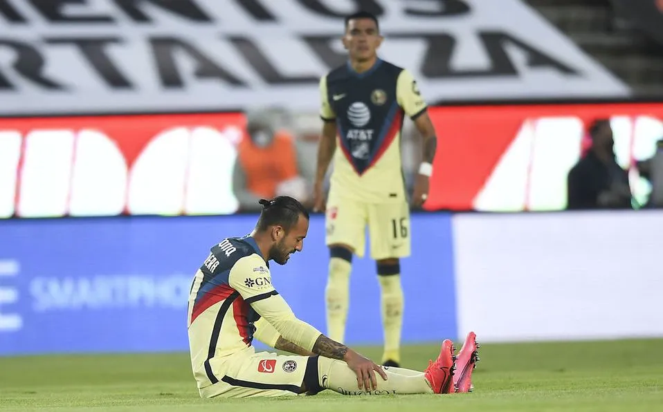 IMAGO7 Aguilera se lesiona en duelo ante Pachuca