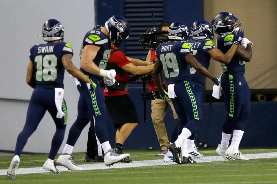 AP Jugadores de Seattle celebran TD