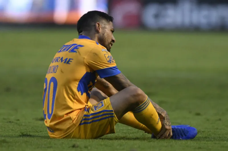 Aquino en partido con Tigres