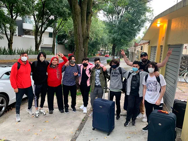 Equipo de Rainbow7, antes del viaje