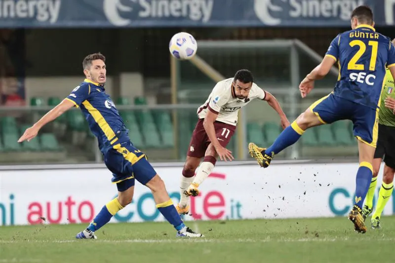 Roma y Verona en partido