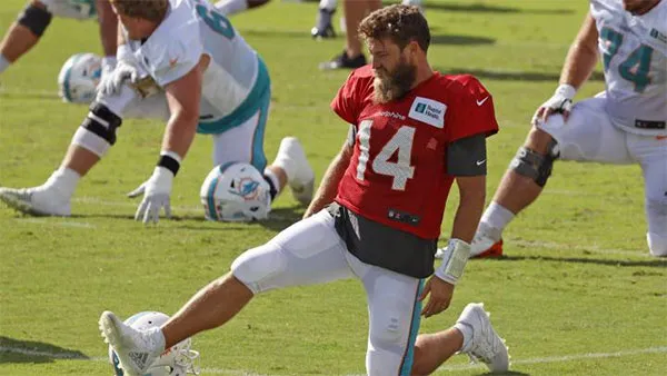 Ryan Fitzpatrick en una práctica con Miami