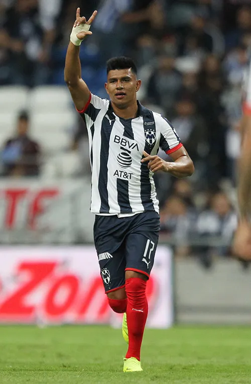 Gallardo corre en un juego de Rayados