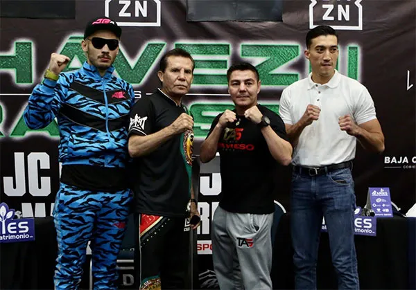 Los peleadores en el pesaje previo a la pelea