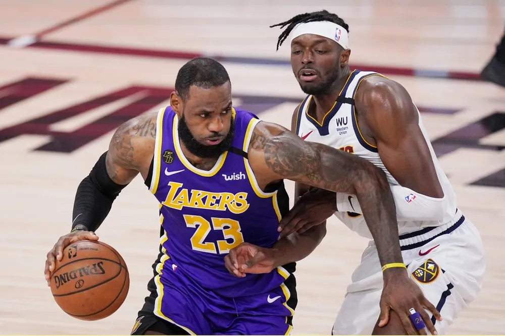 James comandó las acciones de los Lakers