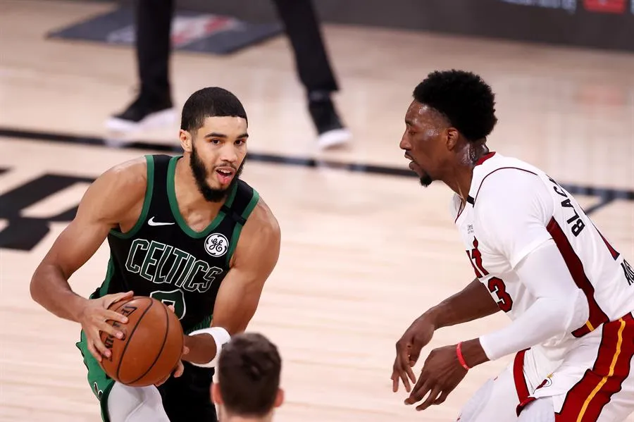 Jayson Tatum, durante el juego ante el Heat
