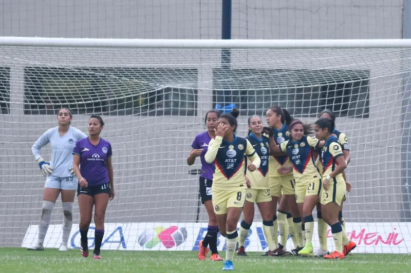 Jugadoras del América celebran vs Mazatlán