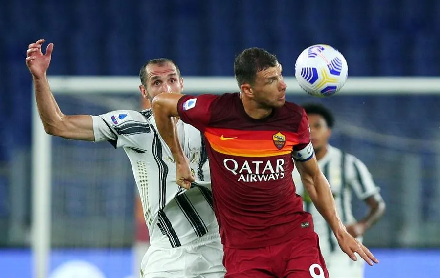EFE Edin Dzeko en acción ante Juventus