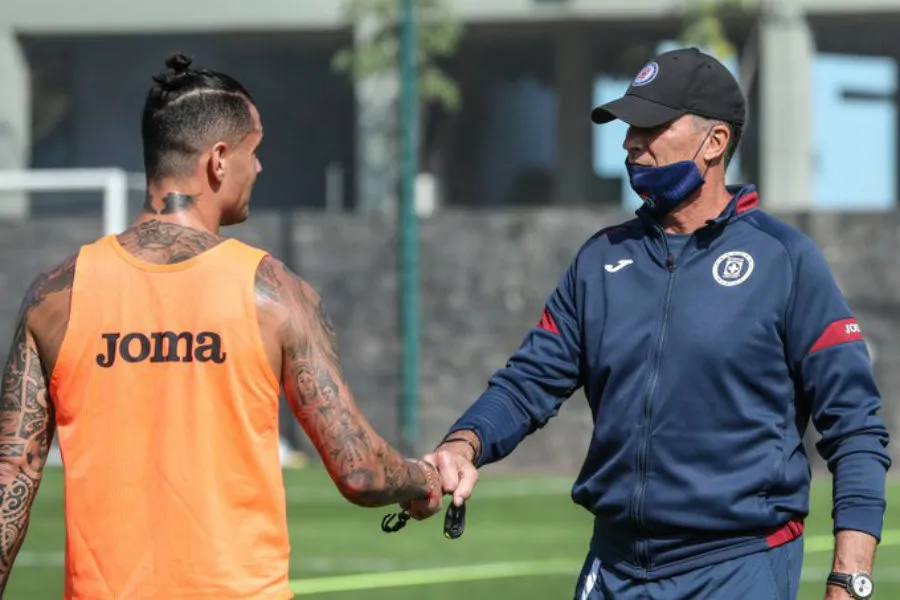 Milton Caraglio charla con Robert Dante Siboldi