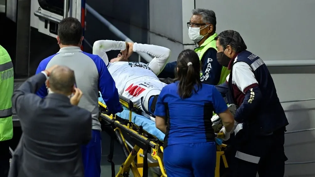 Burrito Hernández tuvo que abandonar en ambulancia