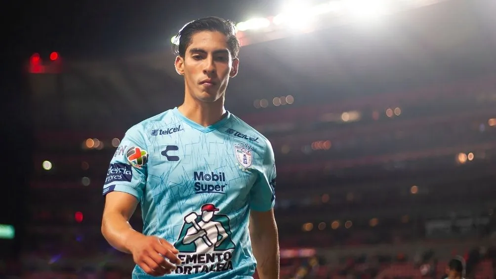 Erick Aguirre en partido con Pachuca