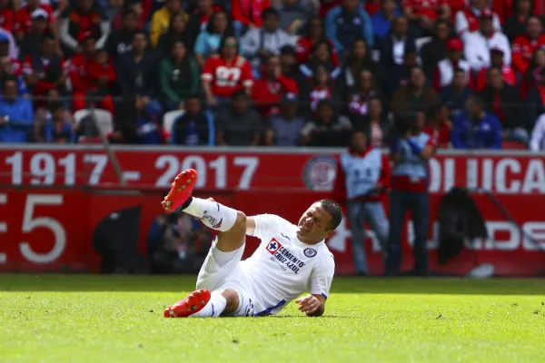 Pablo Aguilar, zaguero de Cruz Azul, en lamento