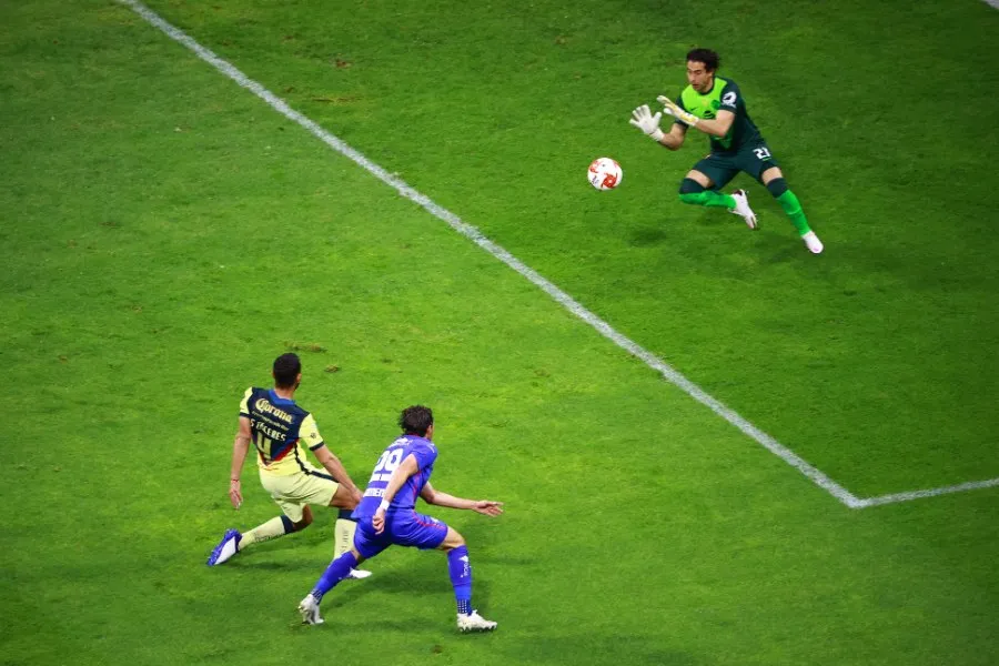 IMAGO7 Óscar Jiménez fue vital para América en el Clásico Joven