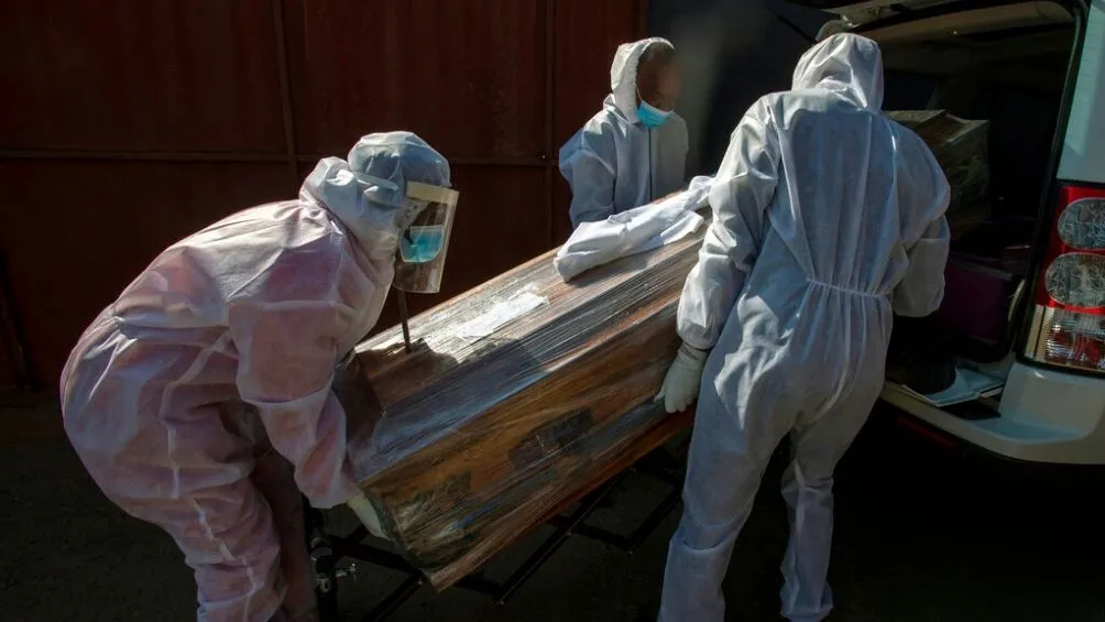 Traslado de un féretro en Johannesburgo, Sudáfrica