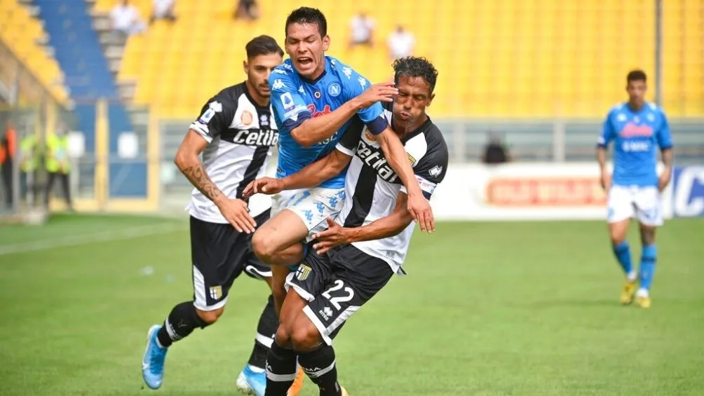 AP Hirving Lozano en partido con el Napoli