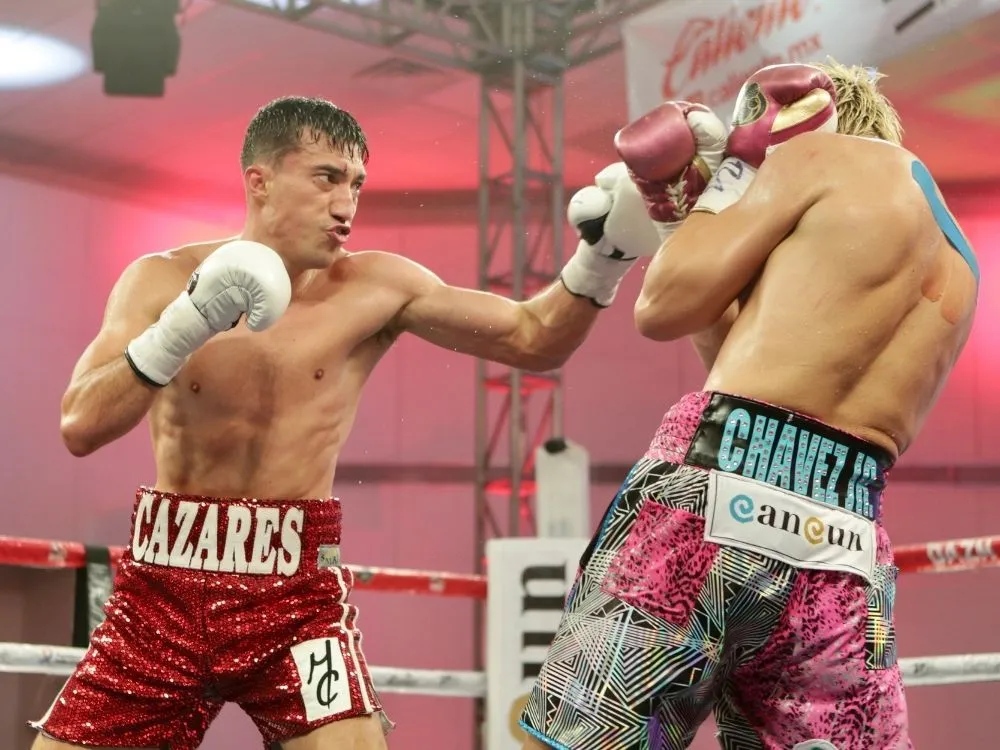 Mario Cázares ganó la pelea ante JC Chávez Jr.