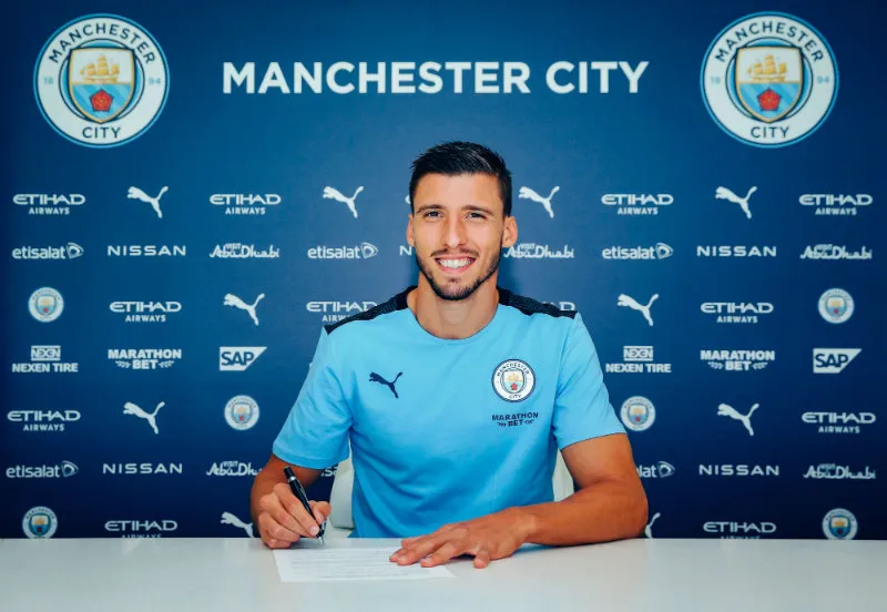 TWITTER:@MANCITY Rúben Dias en presentación