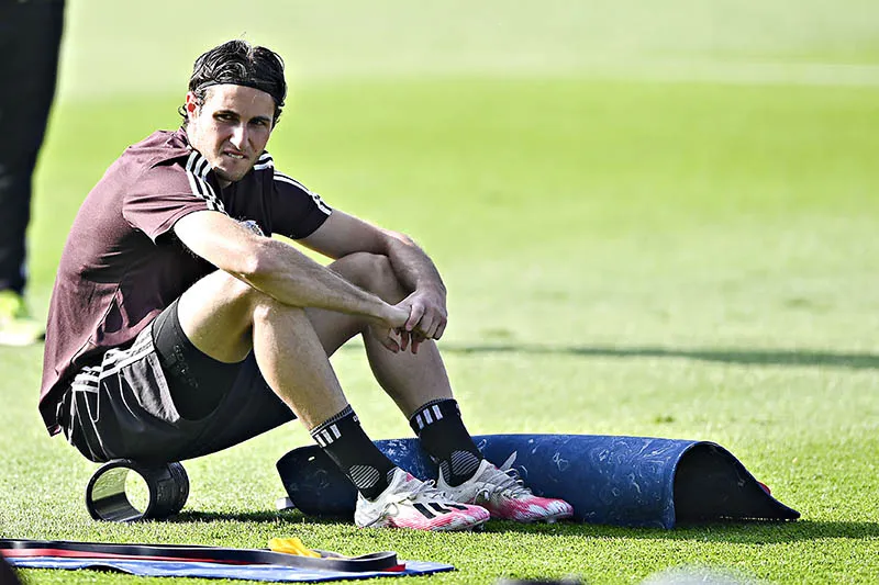 IMAGO7 Santiago Giménez, en un entrenamiento con la Selección Mexicana