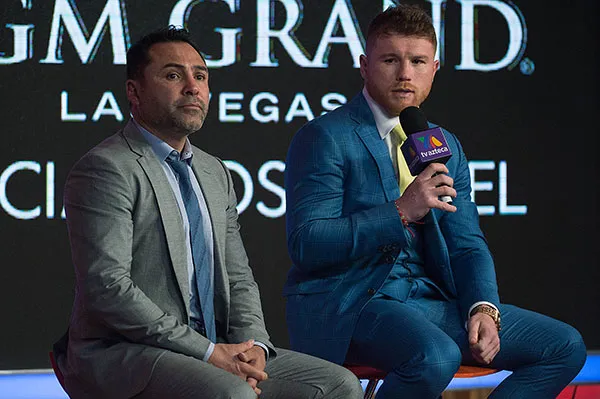 IMAGO7 Canelo junto al promotor Oscar de la Hoya
