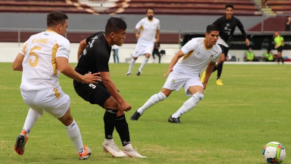 @SOMOSBALOMPIE Partido de equipos de la LBM