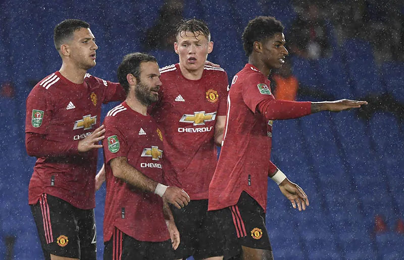 AP Elementos de los Red Devils celebran un gol