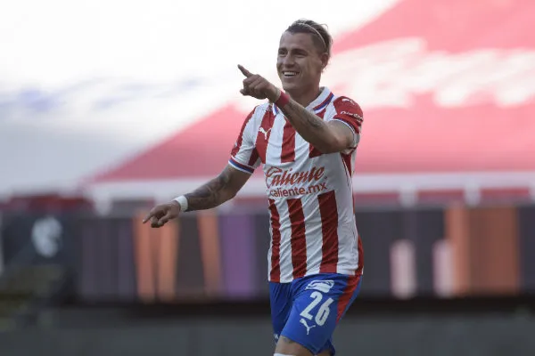 El lateral del Rebaño celebra un gol