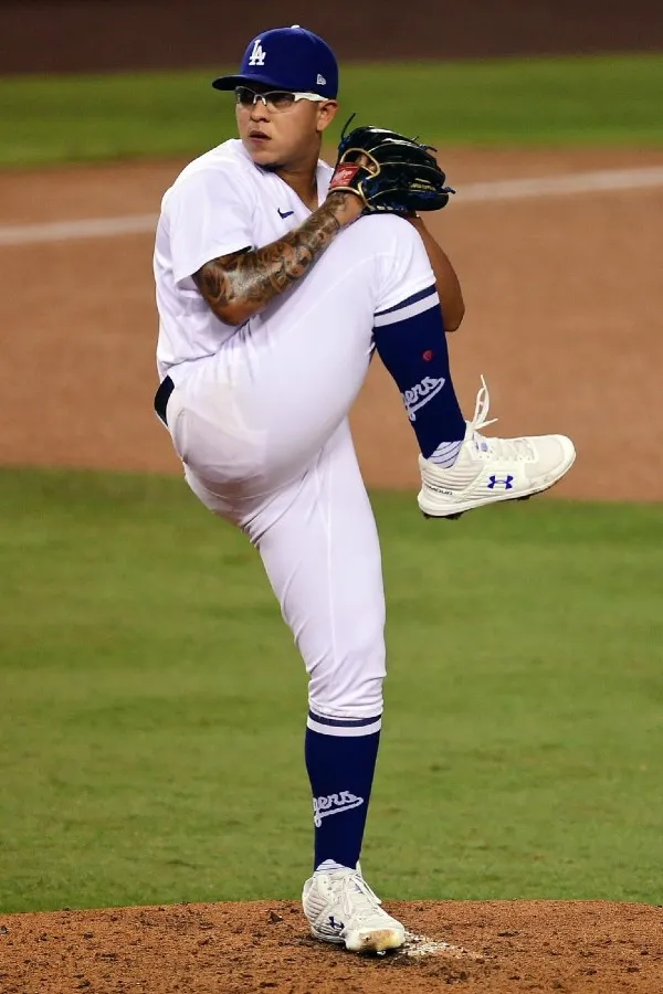 Julio Urías durante un partido con los Dodgers