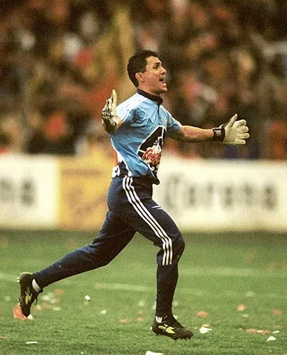 Adolfo Ríos en partido con América