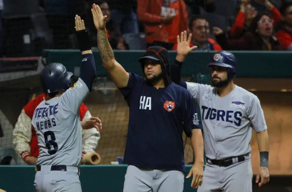 IMAGO7 Jugadores de Tigres en festejo