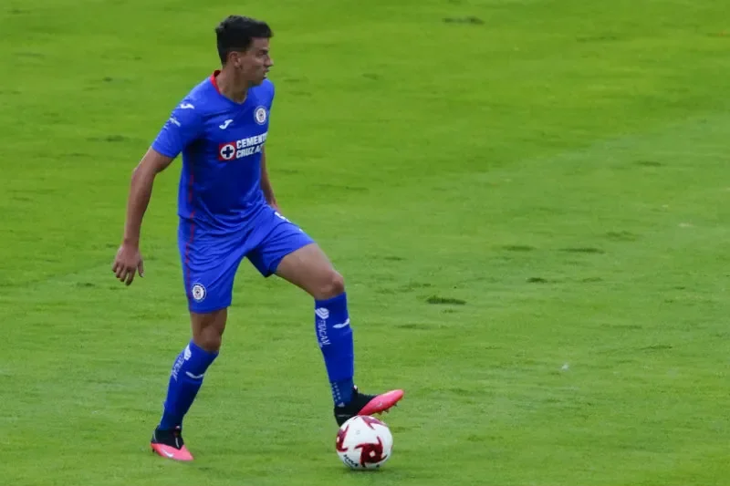 Lichnovski en partido con Cruz Azul