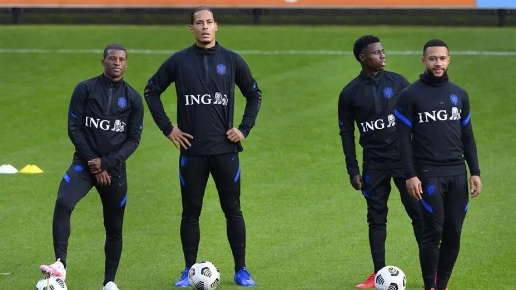 EFE Virgil van Dijk durante la práctica con Holanda