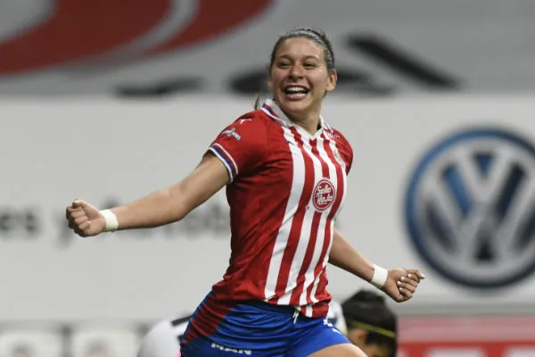 Norma Palafox en festejo con Chivas