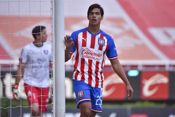 IMAGO7 Luis Puente en acción con Chivas