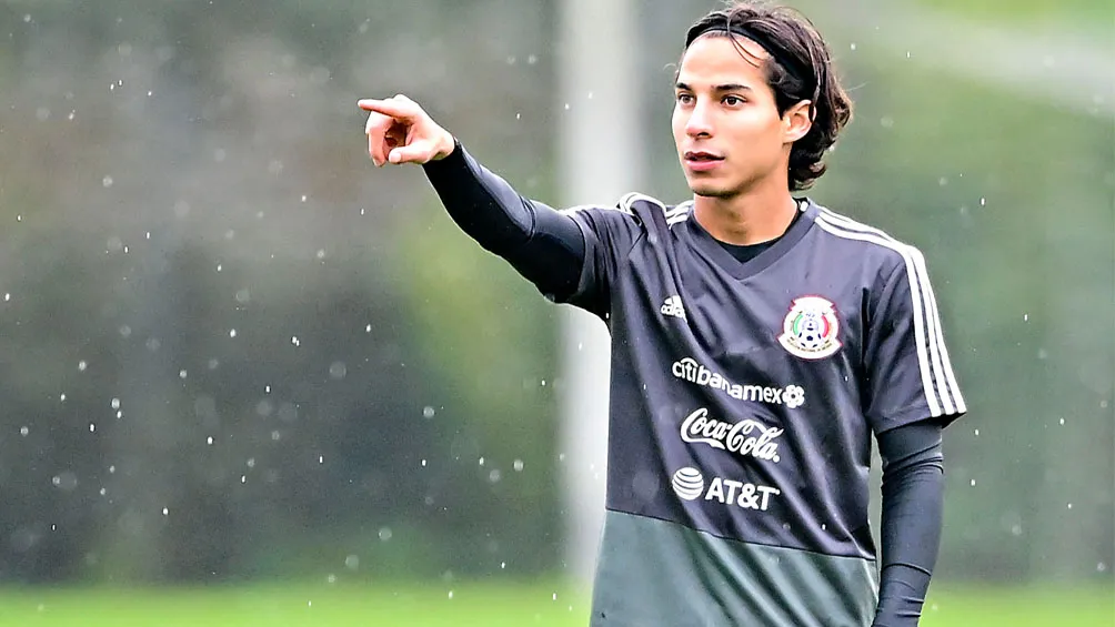 Diego Lainez en una práctica del Tri
