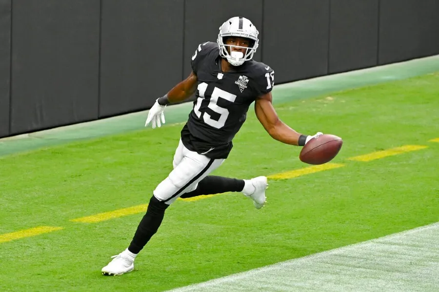 Nelson Agholor celebrando un TD con Raiders