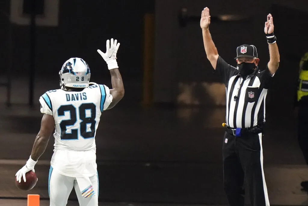 Mike Davis luego de anotar ante los Falcons