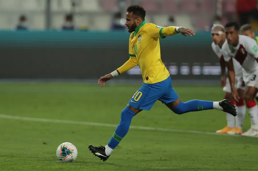 Neymar en partido con Brasil