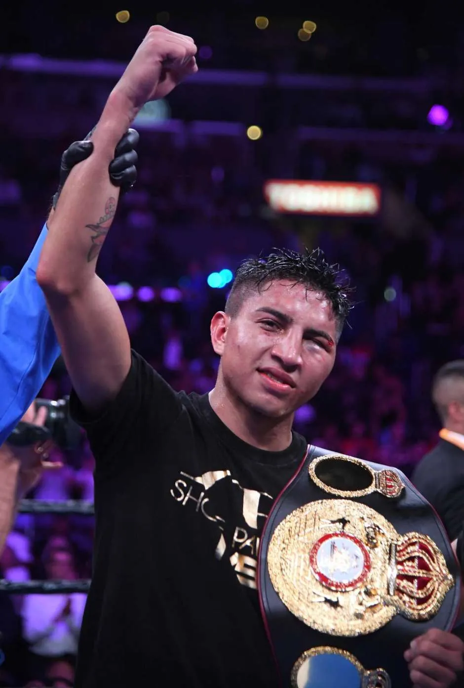 El púgil mexico-estadounidense Mario Barrios