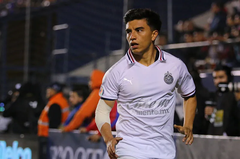 Fernando Beltrán durante un juego con Chivas en Liga MX