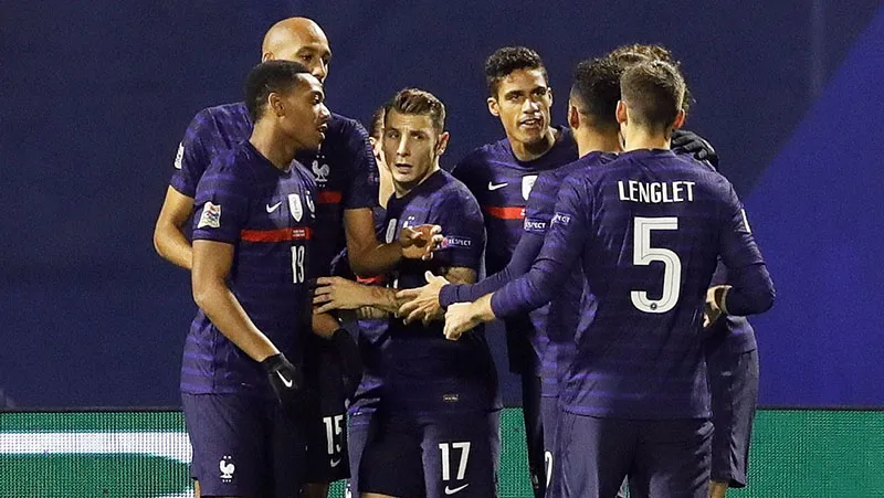 EFE Jugadores de Francia celebran un gol con Griezmann