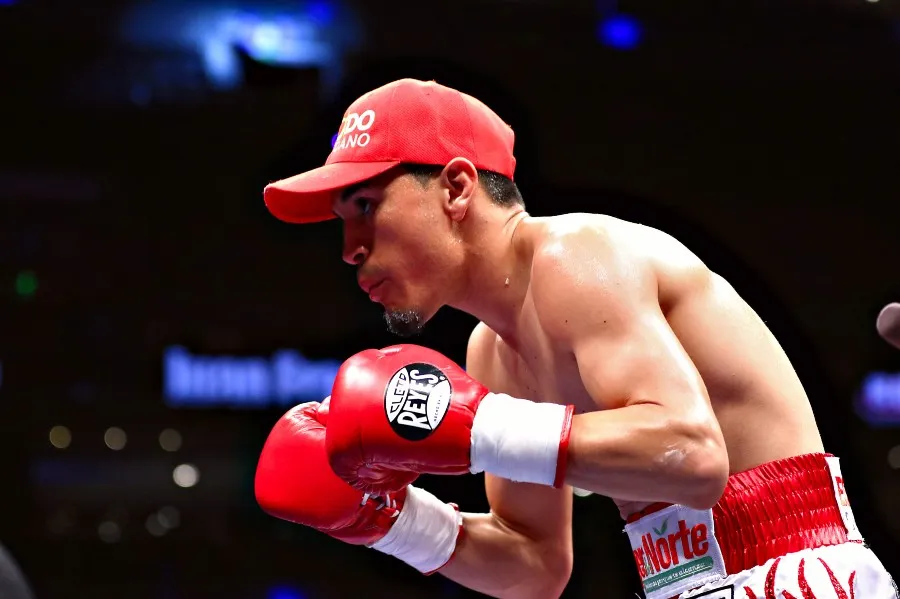 &quot;Gallo&quot; Estrada, Campeón Mundial Supermosca