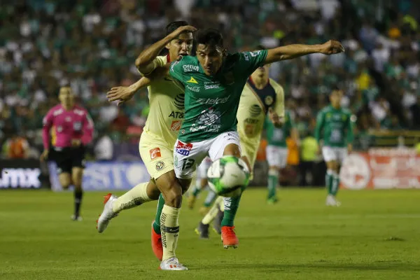 IMAGO7 Ángel Mena en acción ante América