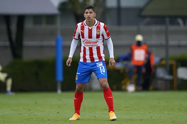 El atacante de Chivas en un partido
