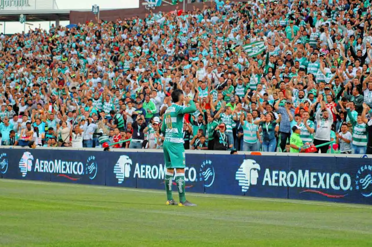 Afición de los Guerreros festeja una anotación