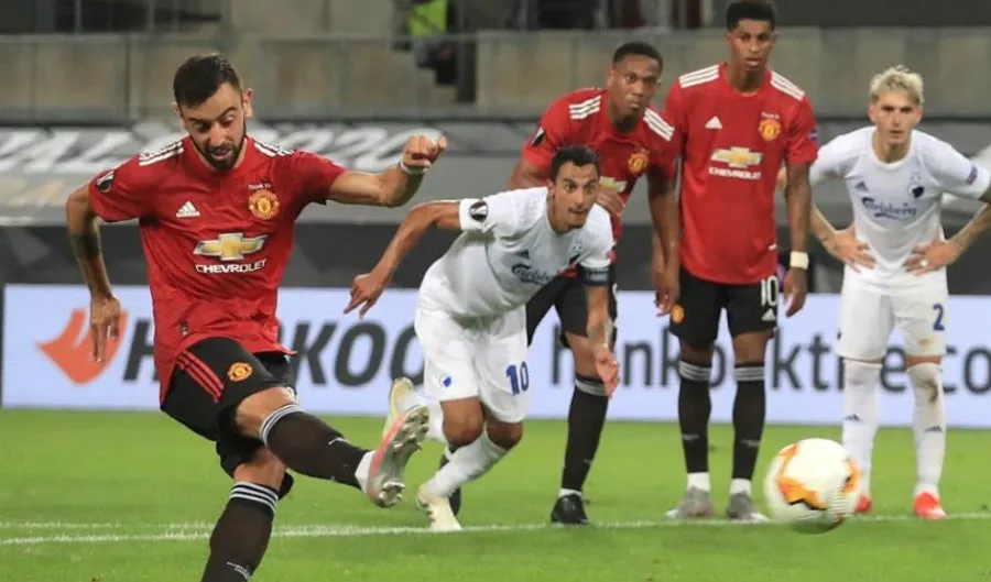 Fernandes marca gol de penalti en la Europa League