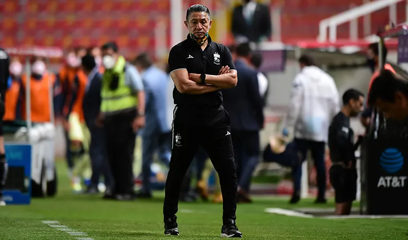 Ambriz durante el compromiso ante las Águilas