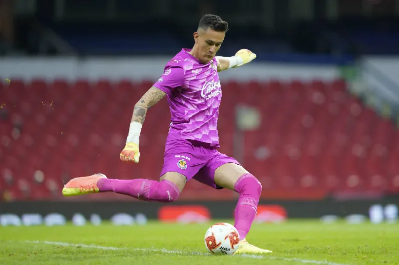 Raúl Gudiño en entrenamiento