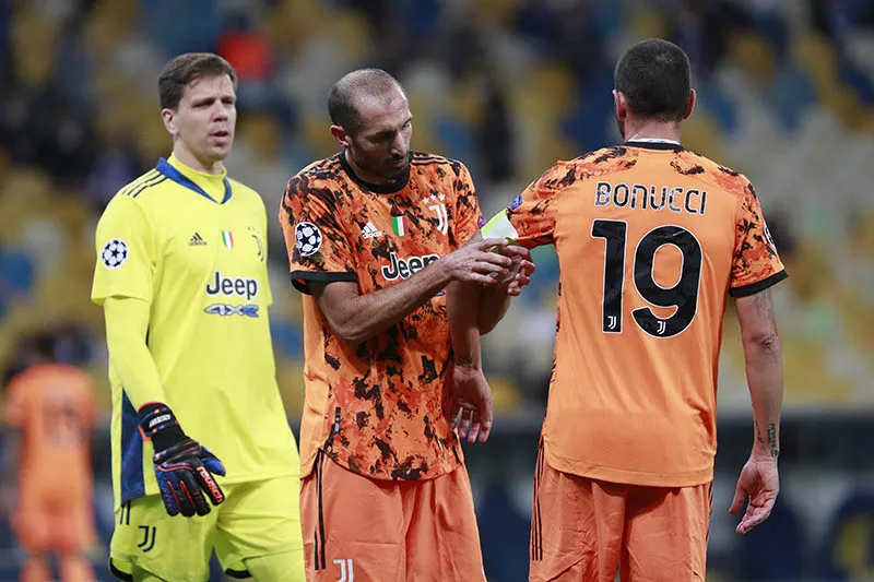 AP Giorgio Chiellini sale de cambio en el duelo ante Dinamo Kiev