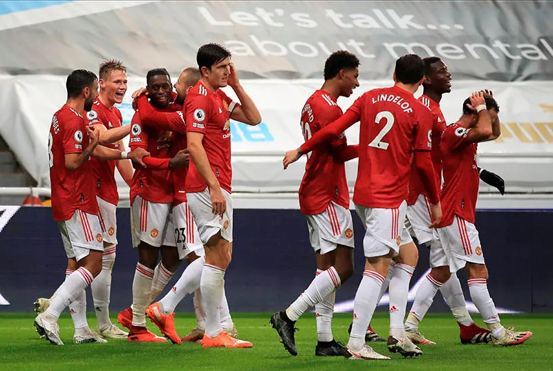 EFE Jugadores del Manchester United durante un duelo