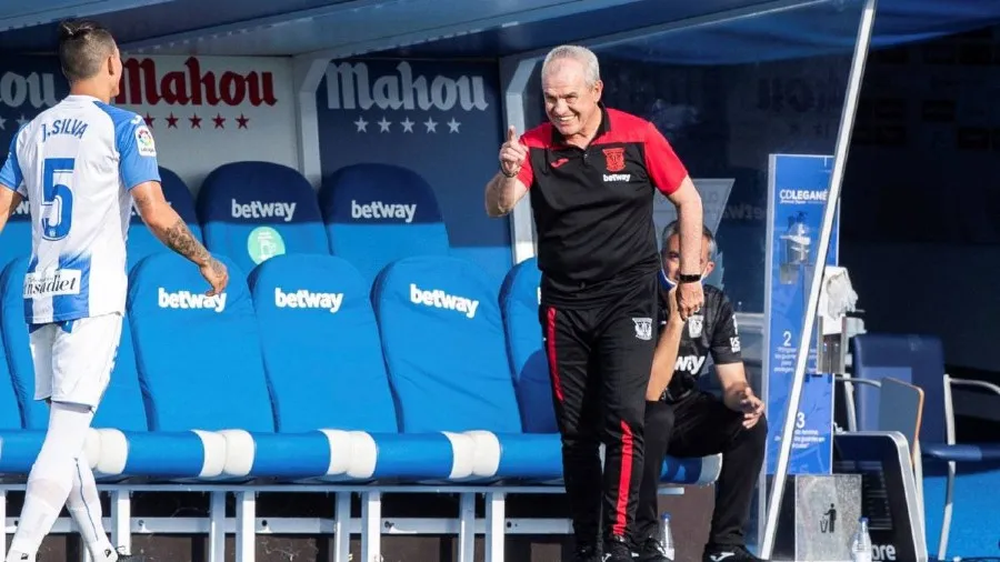 Javier Aguirre durante un partido del Leganés
